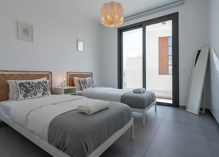 Flora's 3-br Retreat & Private Pool In Protaras Paralimni