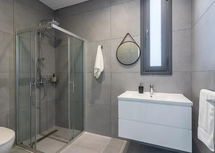 Flora's 3-br Retreat & Private Pool In Protaras וילה